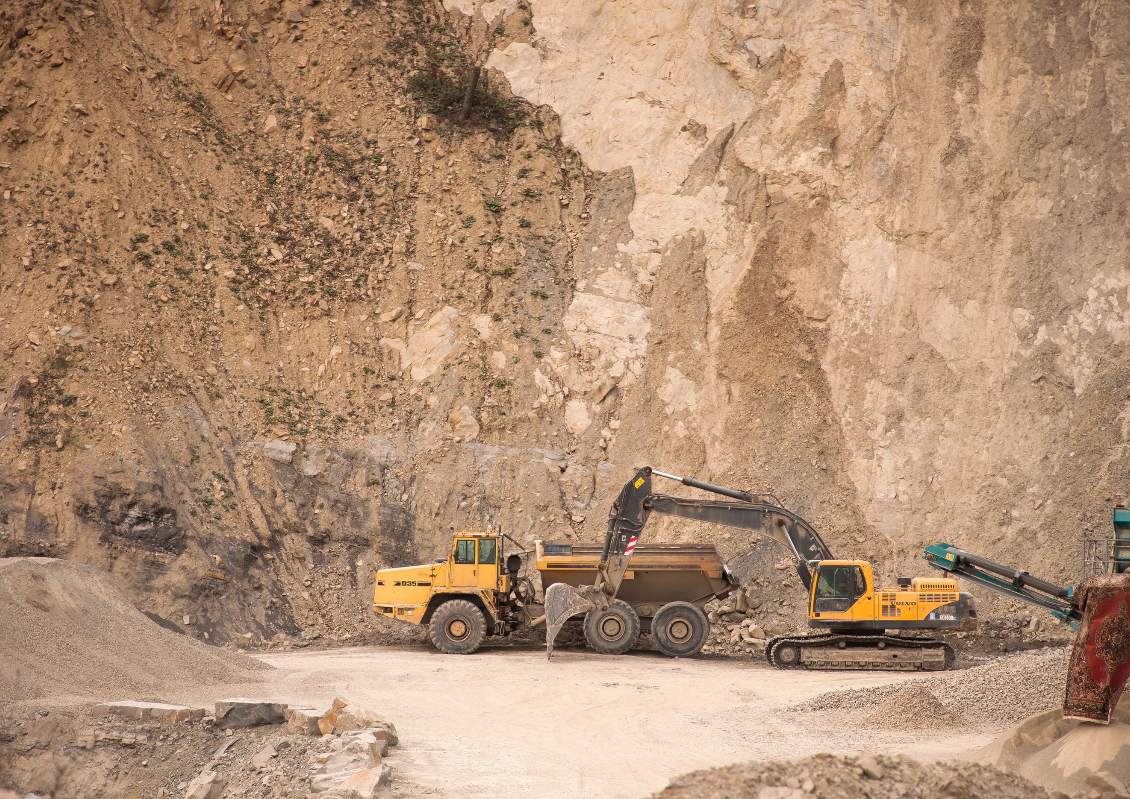 Mining Industry: Precision Machining for Reliable Drilling & Honing Systems